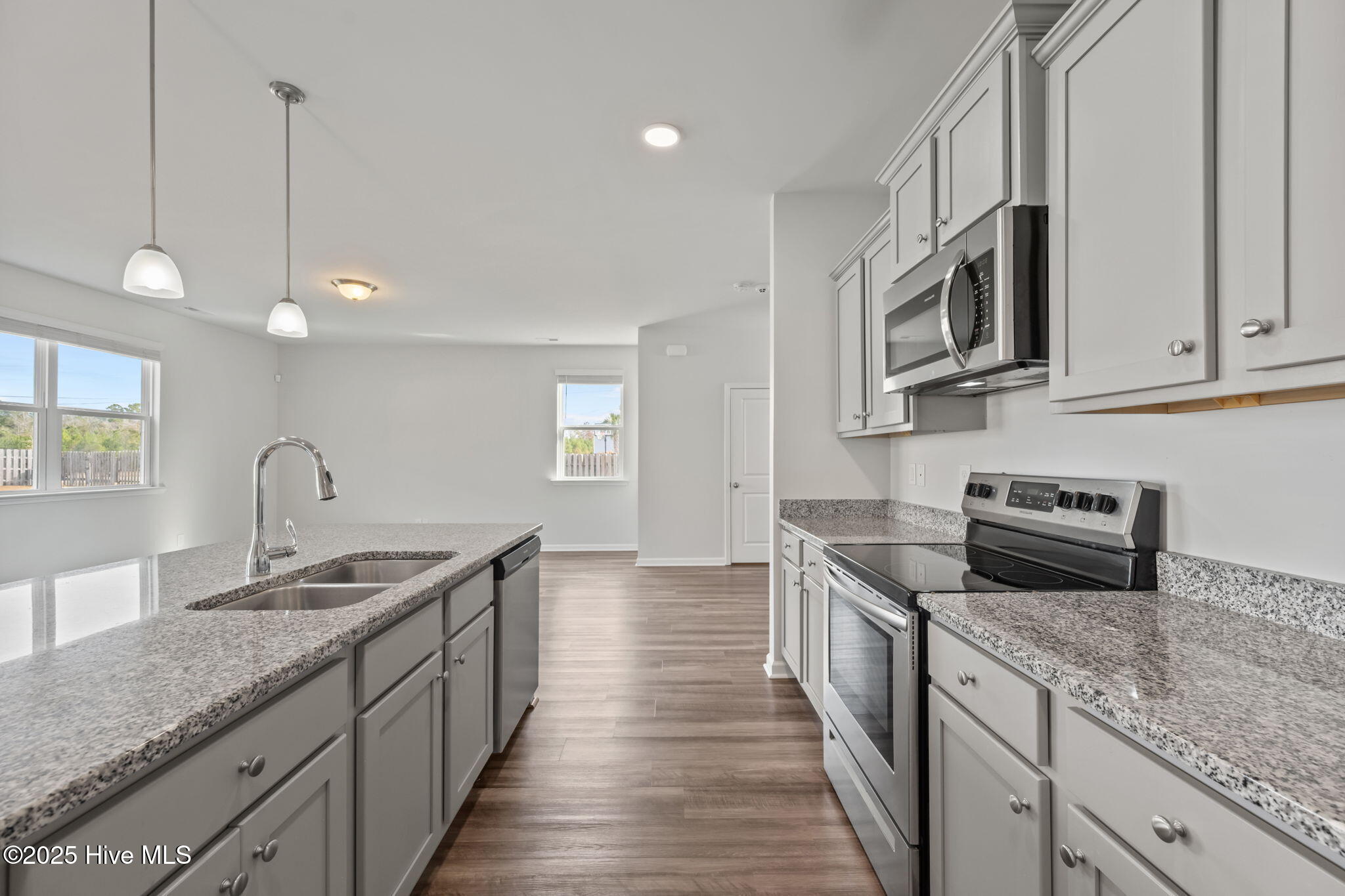 800 Lenox Drive Holly Ridge, NC 28445 - Photo 7 of 33 30-web-or-mls-_RAD7986