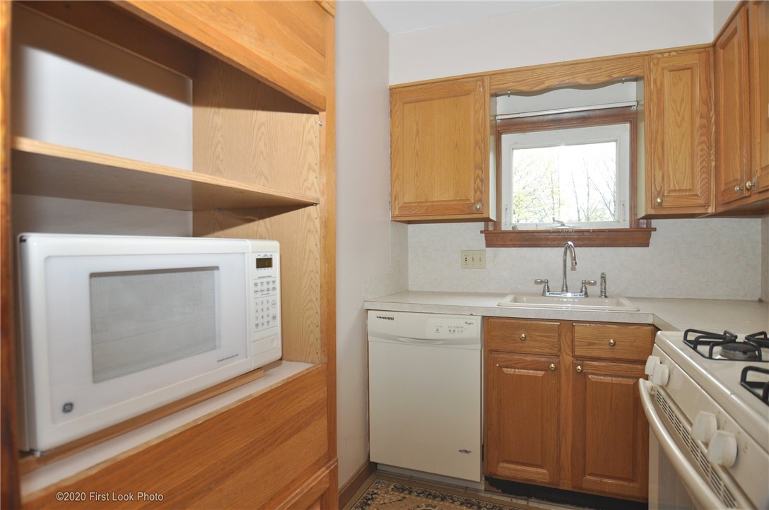 171 Robinson Street Woonsocket, RI 02895 - Photo 4 of 26