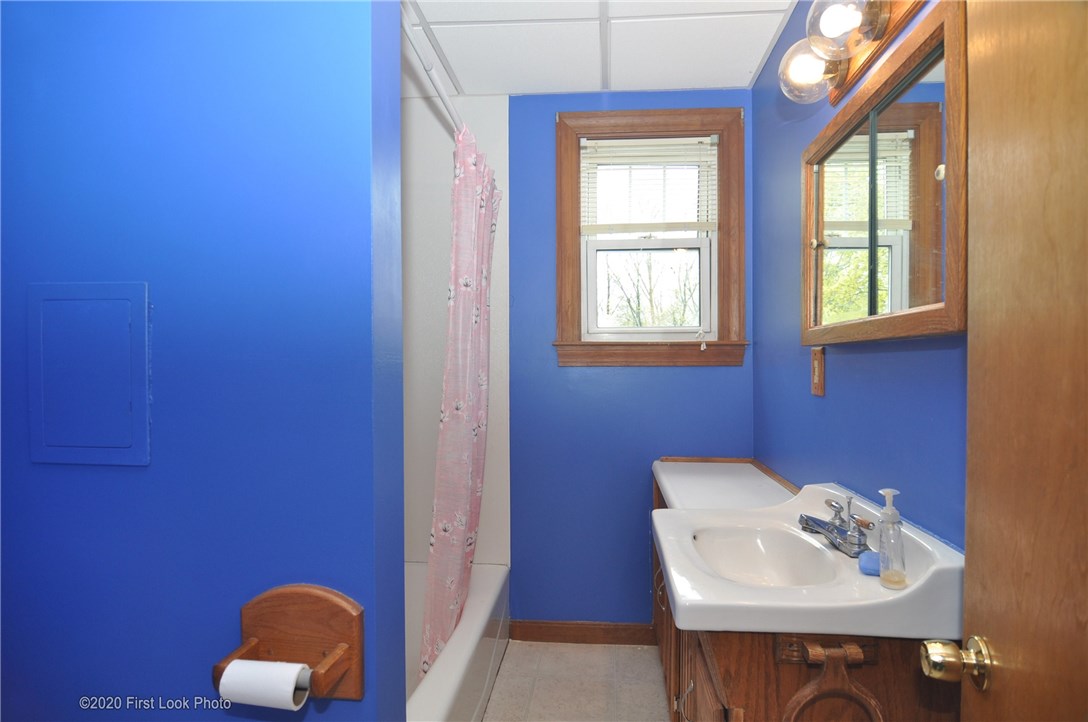 171 Robinson Street Woonsocket, RI 02895 - Photo 6 of 26
