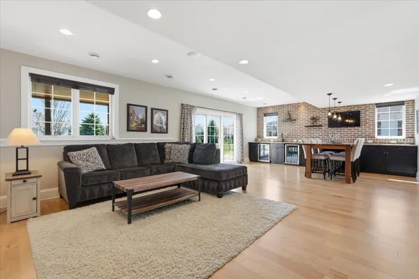 $949,900 | 656 Rinpoche Lane, Oregon, WI 53575