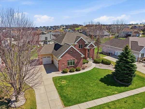 $949,900 | 656 Rinpoche Lane, Oregon, WI 53575