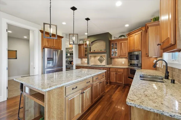 $949,900 | 656 Rinpoche Lane, Oregon, WI 53575