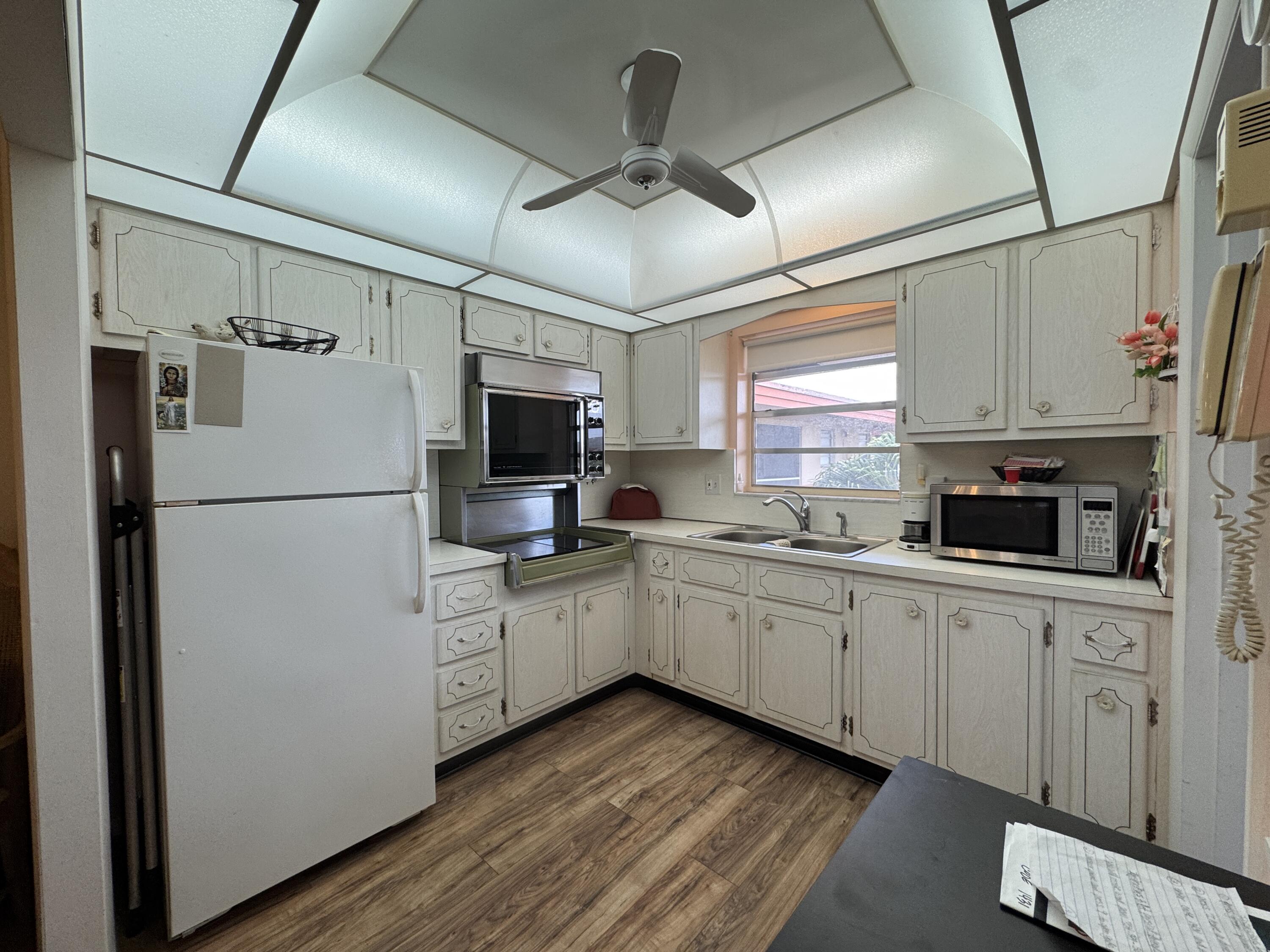 5300 Washington Street, Unit P331 Hollywood, FL 33021 - Photo 4 of 6 IMG_7713