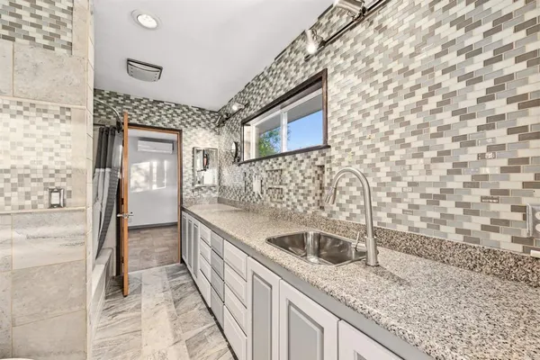 a view of empty room with window