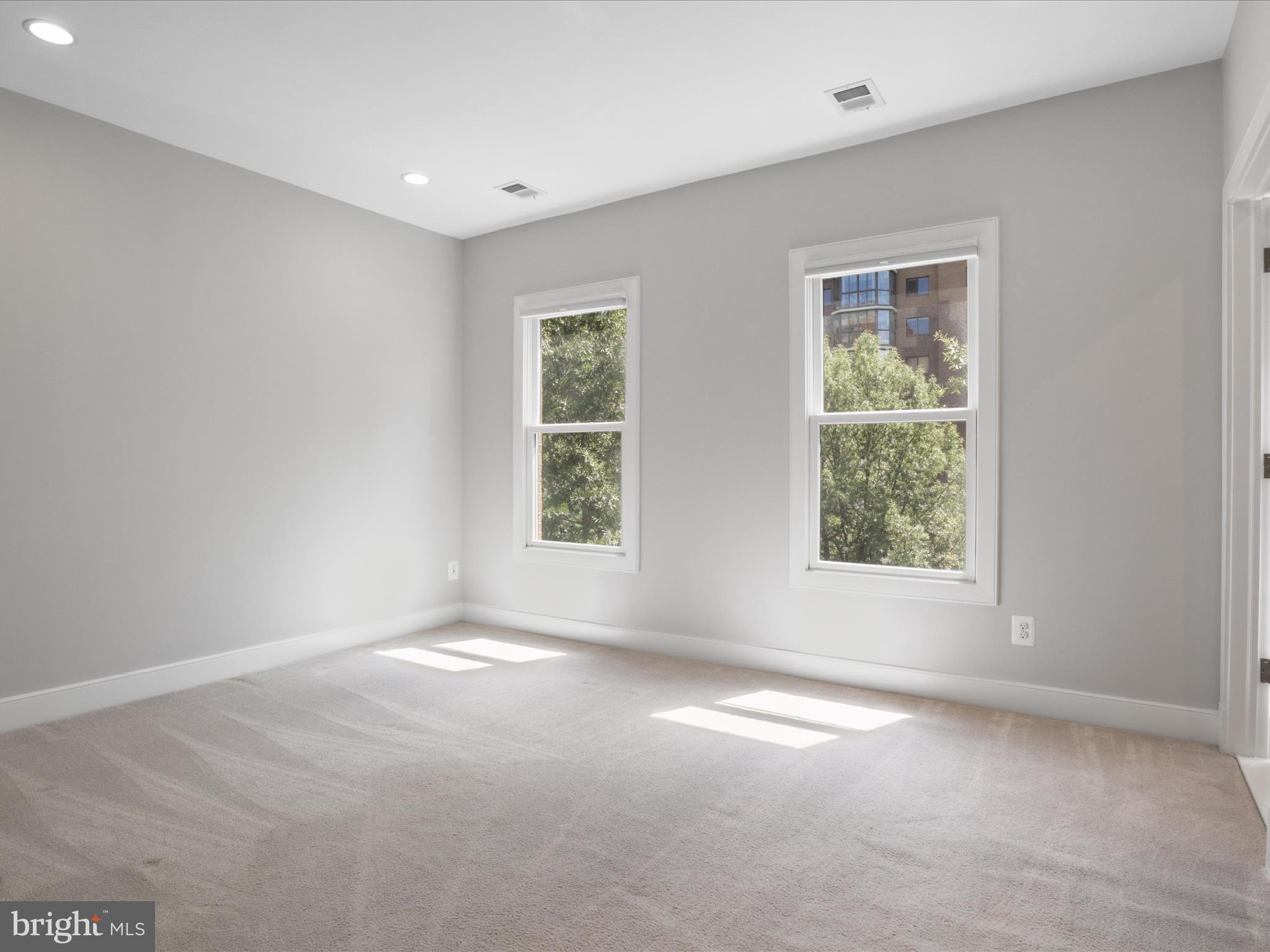 1521 16th Road North Arlington, VA 22209 - Photo 31 of 59 an empty room with windows