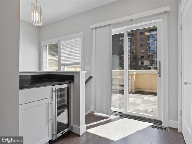 a picture of a bench in a white house