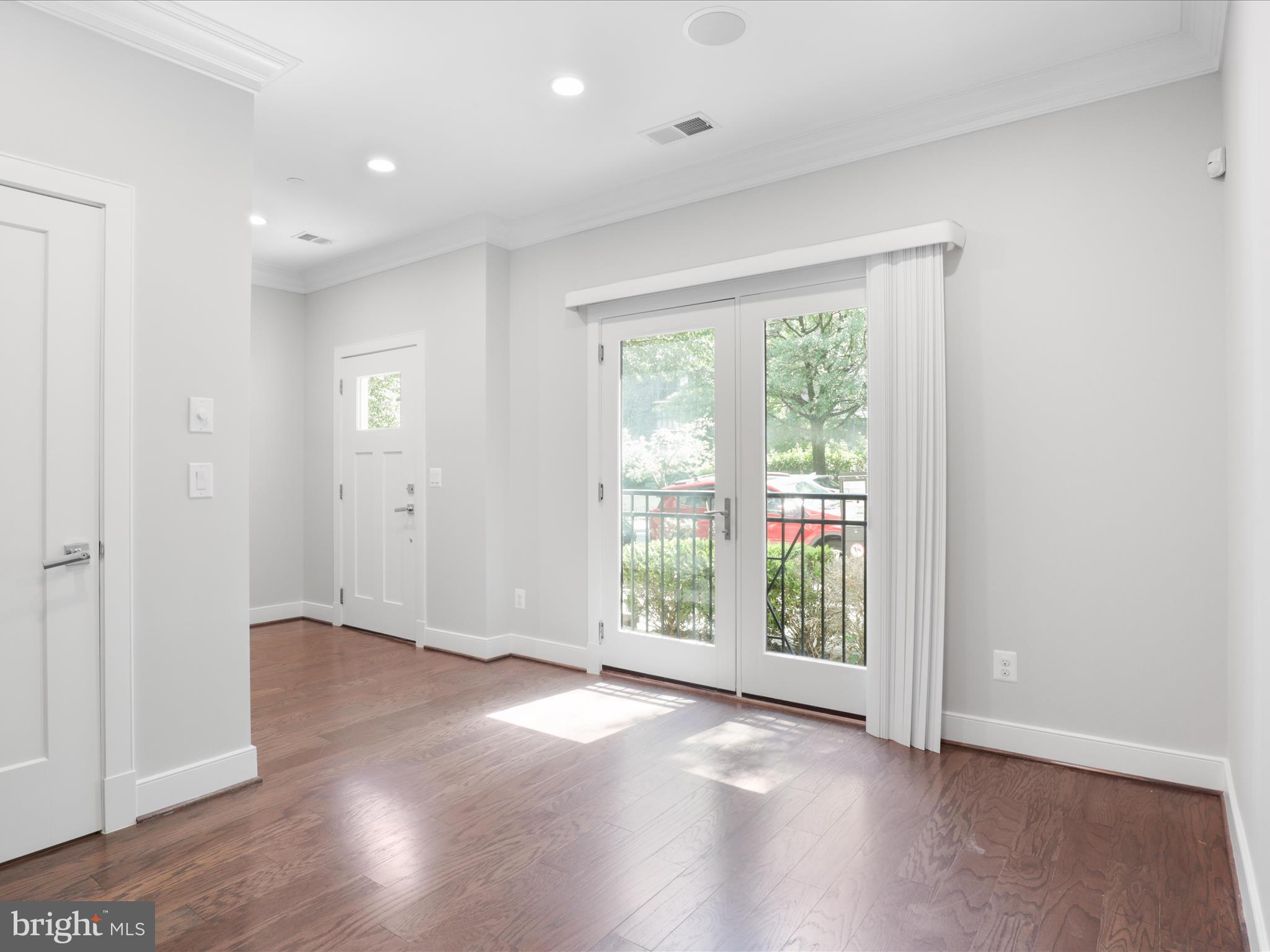 1521 16th Road North Arlington, VA 22209 - Photo 8 of 59 an empty room with wooden floor and windows
