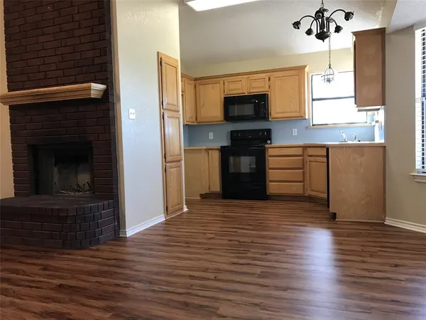 $2,295 | 6617 County Road 527, Burleson, TX 76028