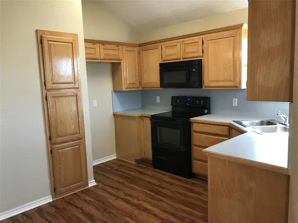 $2,295 | 6617 County Road 527, Burleson, TX 76028