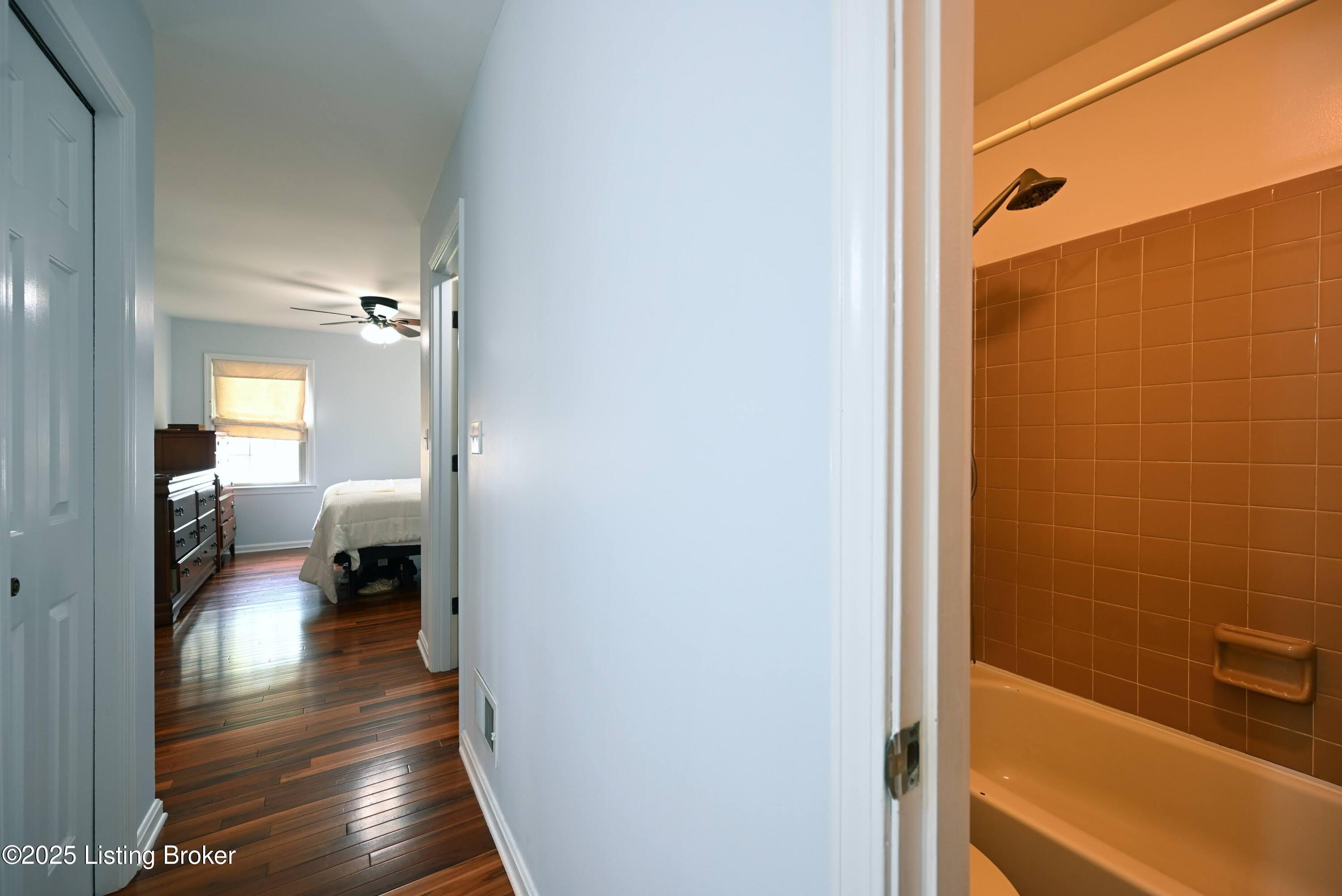 2813 Dandor Road Louisville, KY 40220 - Photo 16 of 30 Primary Bathroom