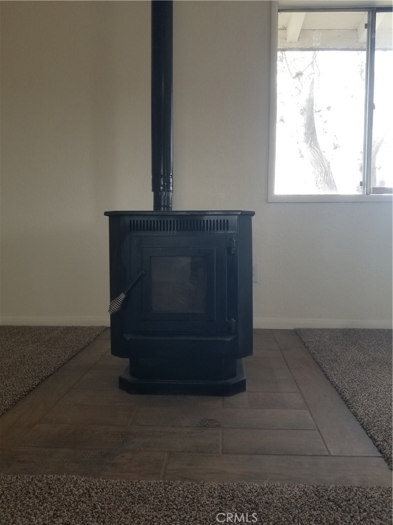 31072 Azurite Road Lucerne Valley, CA 92356 - Photo 12 of 38 Pellet stove (heating)