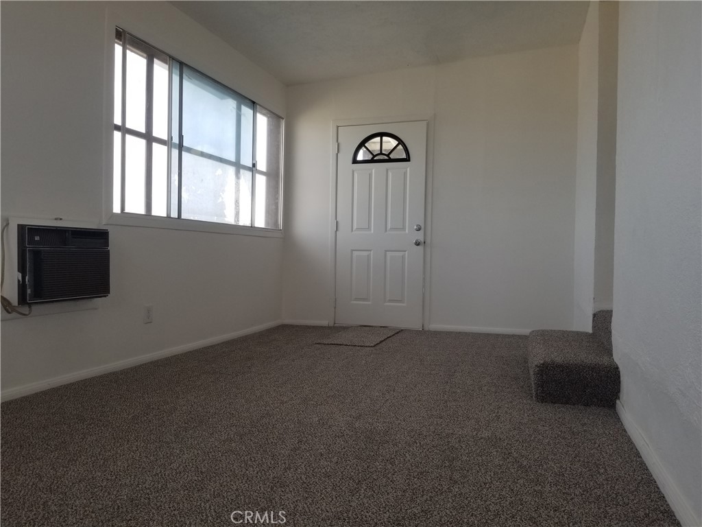 31072 Azurite Road Lucerne Valley, CA 92356 - Photo 5 of 38 Entry area towards front door