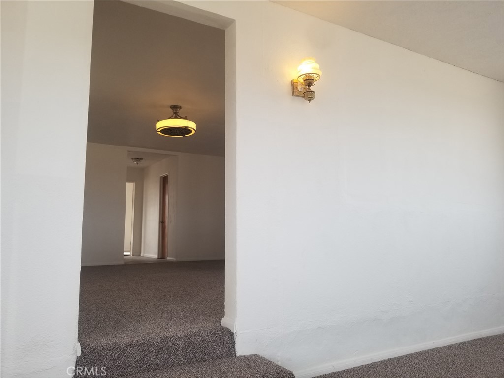 31072 Azurite Road Lucerne Valley, CA 92356 - Photo 6 of 38 Entry area to main Area