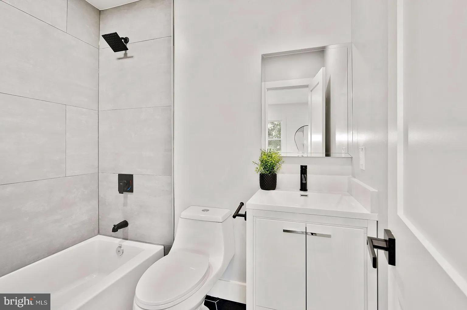 420 20th Street Northeast Washington, DC 20002 - Photo 6 of 10 Master Bathroom