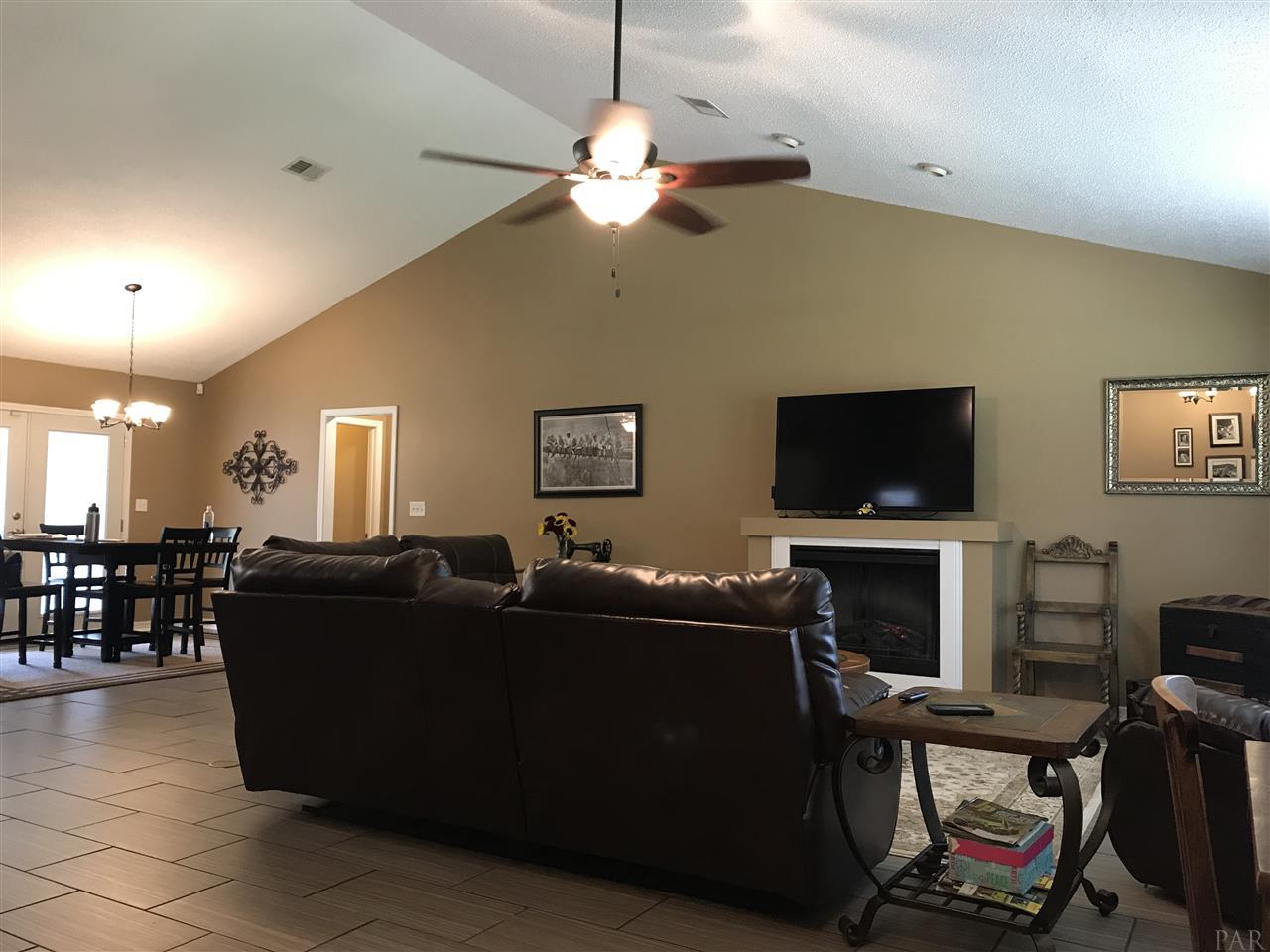 7596 San Ramon Drive Milton, FL 32583 - Photo 2 of 28 Gallery Image 2