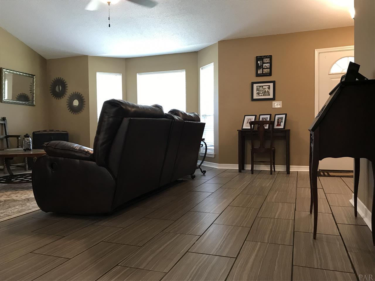 7596 San Ramon Drive Milton, FL 32583 - Photo 5 of 28 Gallery Image 5