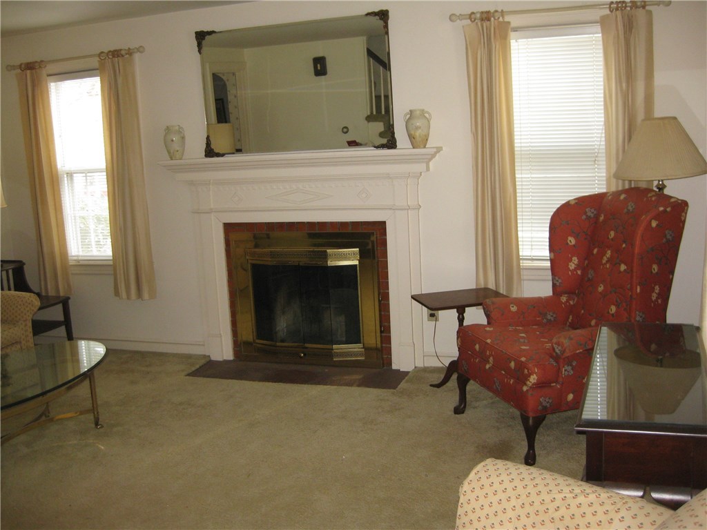 5 Hampshire Road Cranston, RI 02910 - Photo 6 of 19 Gallery Image 6