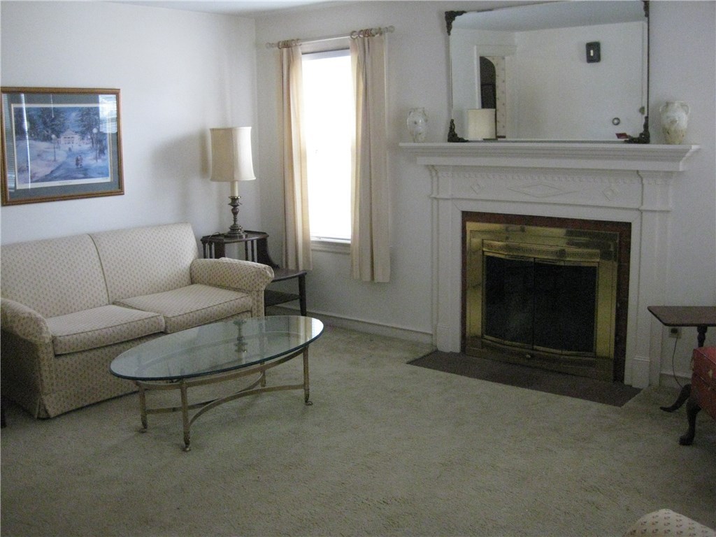 5 Hampshire Road Cranston, RI 02910 - Photo 8 of 19 Gallery Image 8
