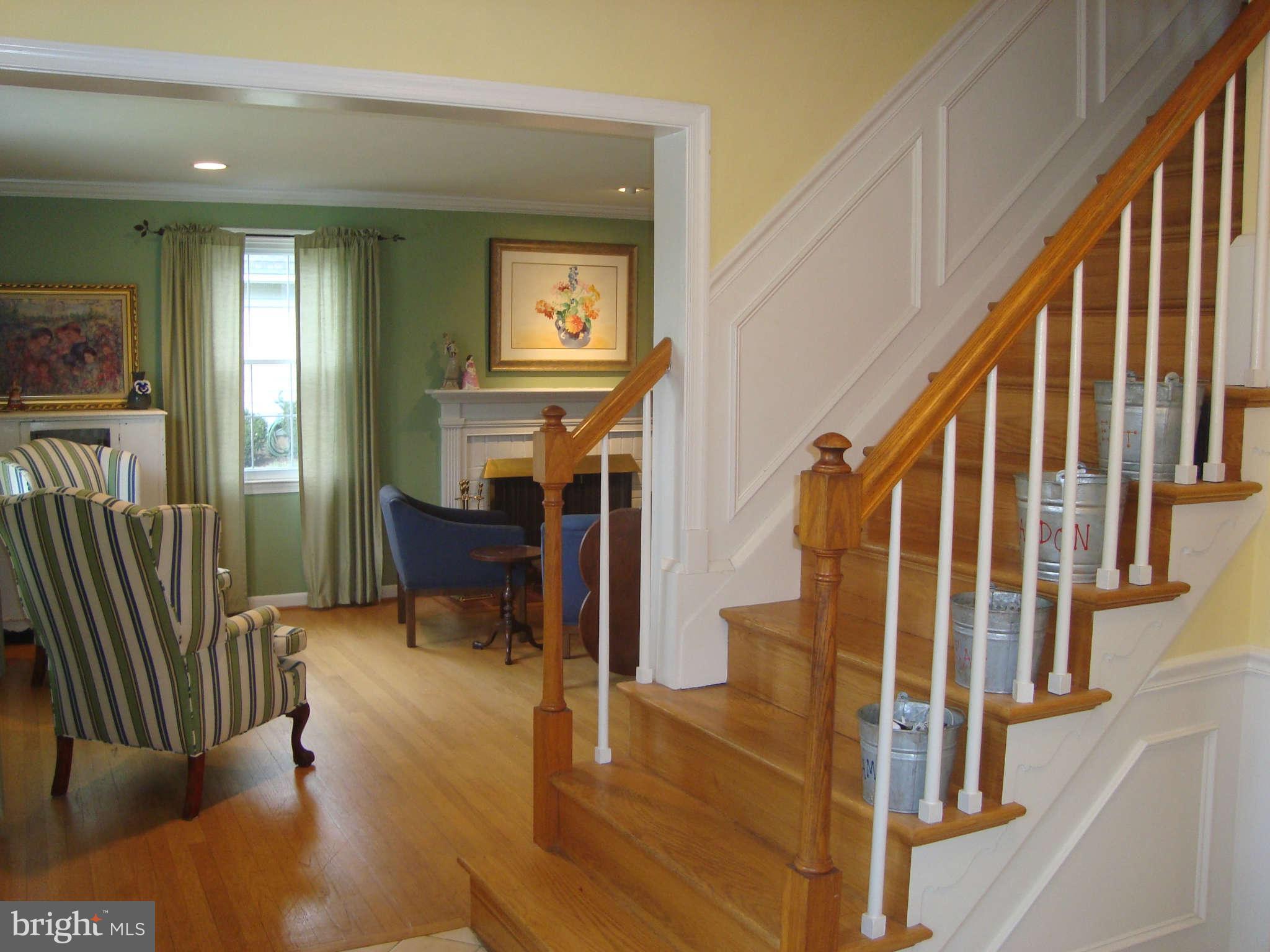 8108 Halton Road Towson, MD 21204 - Photo 4 of 30 Entry Hall - Looking to Living Room