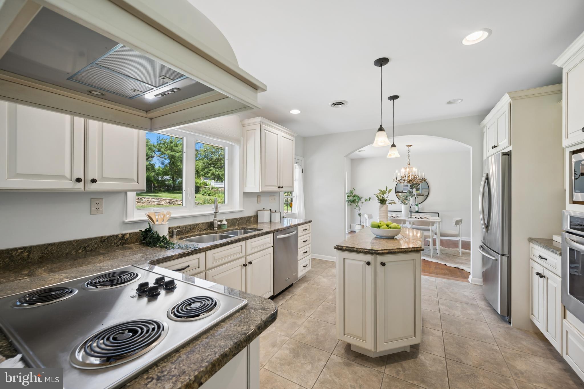 9710 Hillsmere Road Ellicott City, MD 21042 - Photo 5 of 46