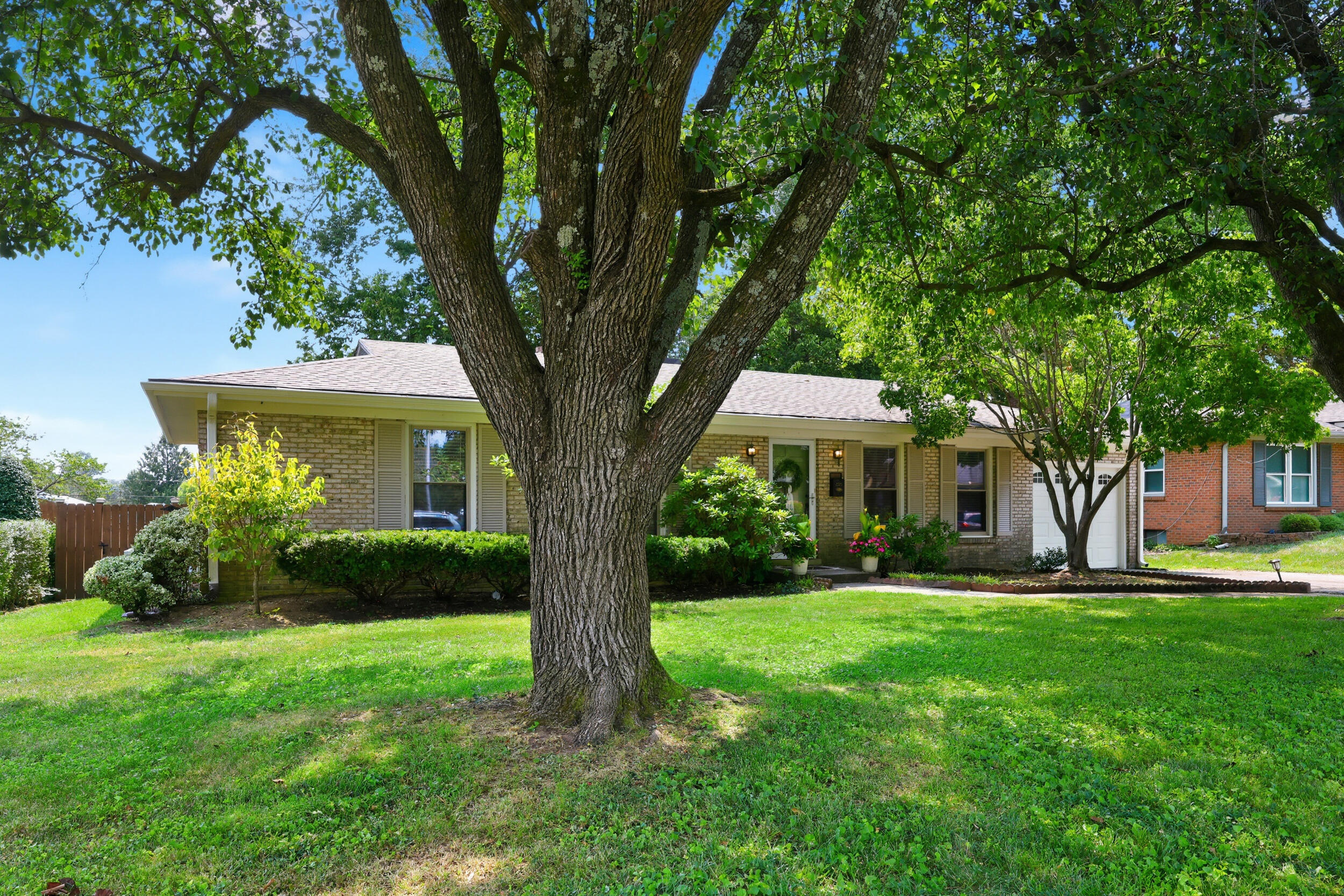 625 Severn Way Lexington, KY 40503 - Photo 38 of 38 Front Exterior