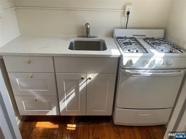 $1,875 | 2329-2339 Hudson Terrace, Unit A13, Fort Lee, NJ 07024