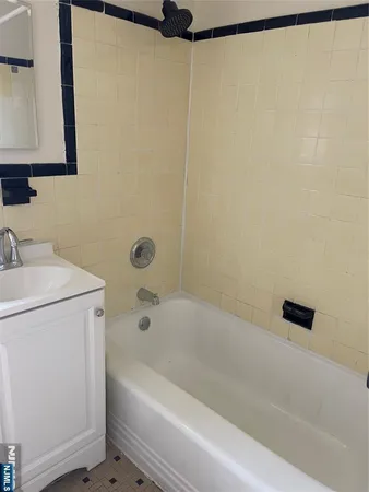 $1,875 | 2329-2339 Hudson Terrace, Unit A13, Fort Lee, NJ 07024