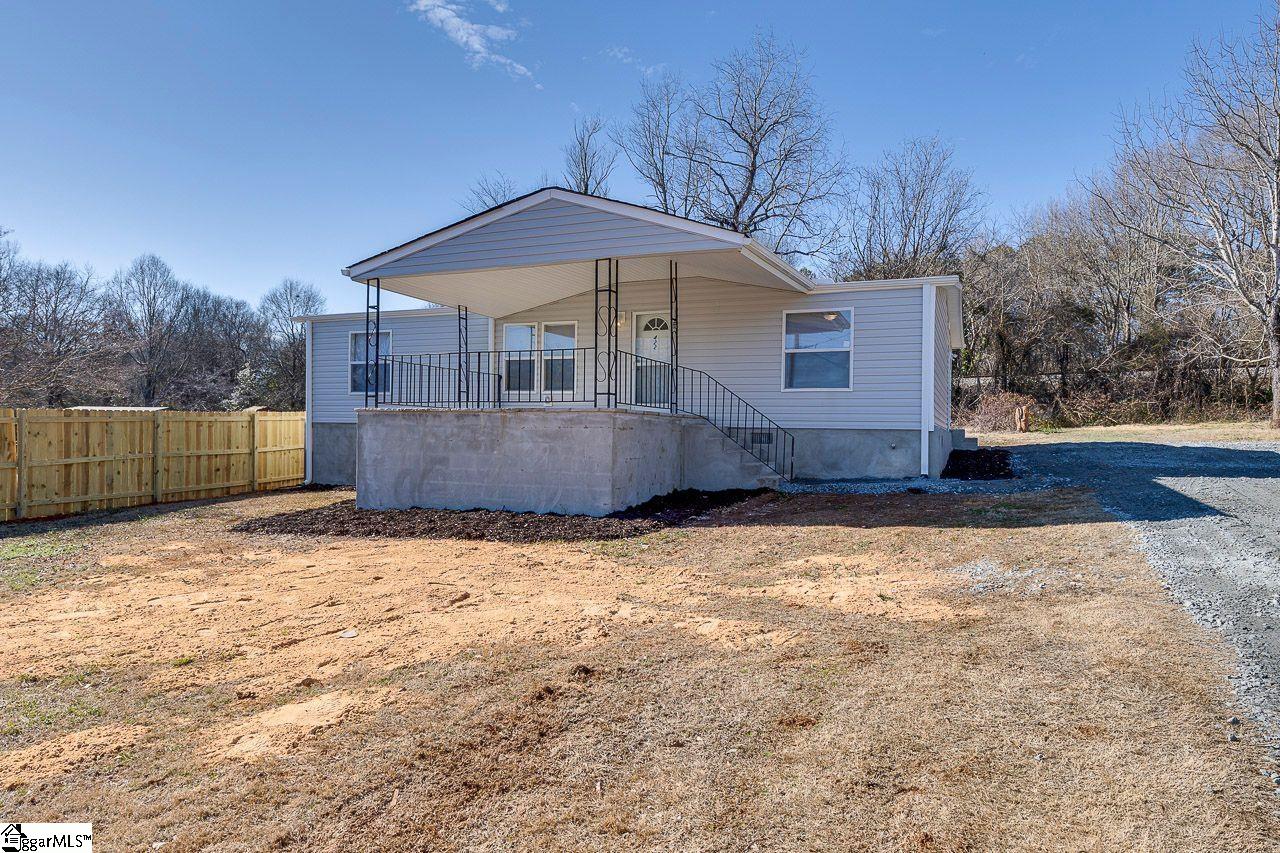 422 Sims Chapel Road Spartanburg, SC 29306 - Photo 1 of 32 Gallery Image 1