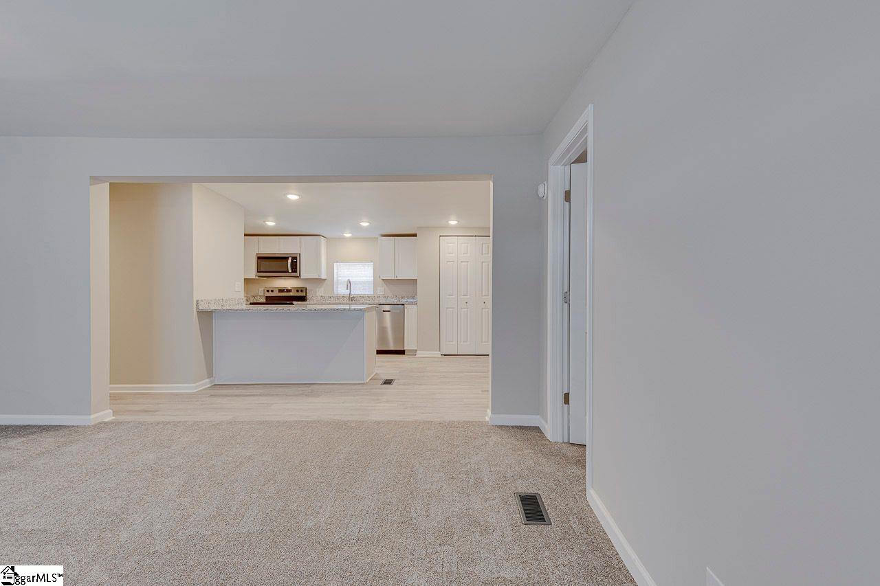 422 Sims Chapel Road Spartanburg, SC 29306 - Photo 2 of 32 Gallery Image 2