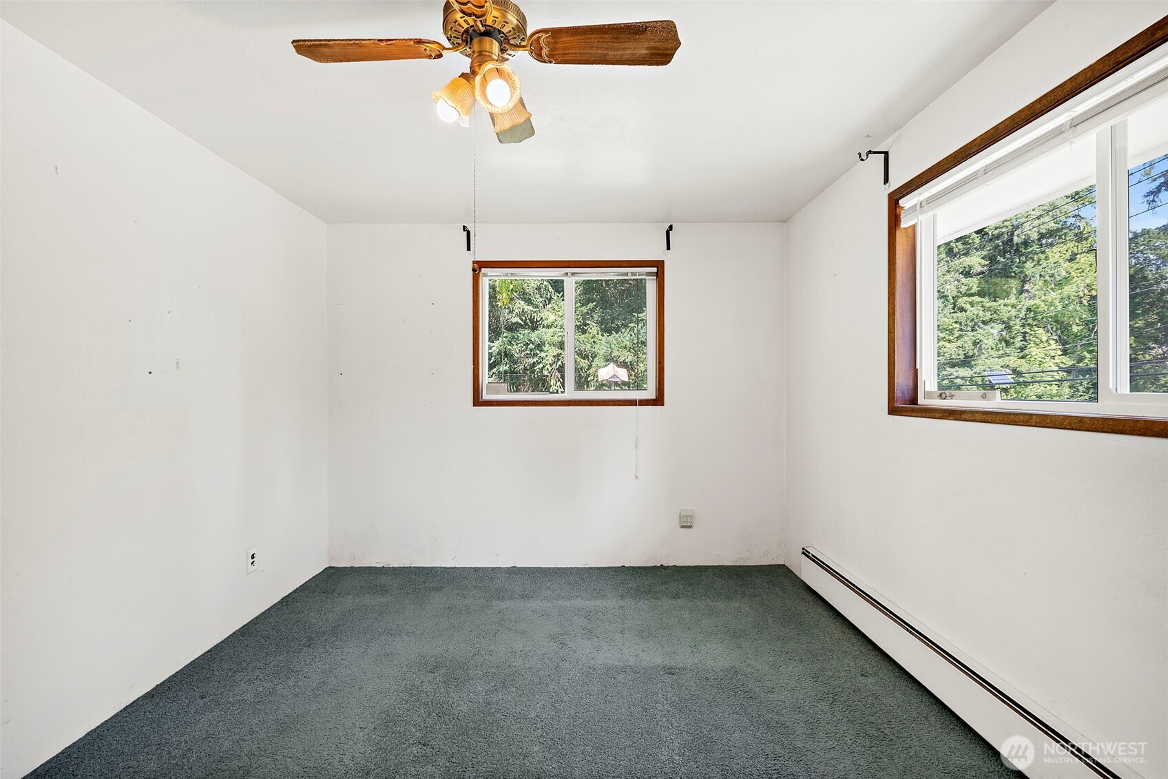 13435 Patriot Way Renton, WA 98059 - Photo 23 of 36 an empty room with windows