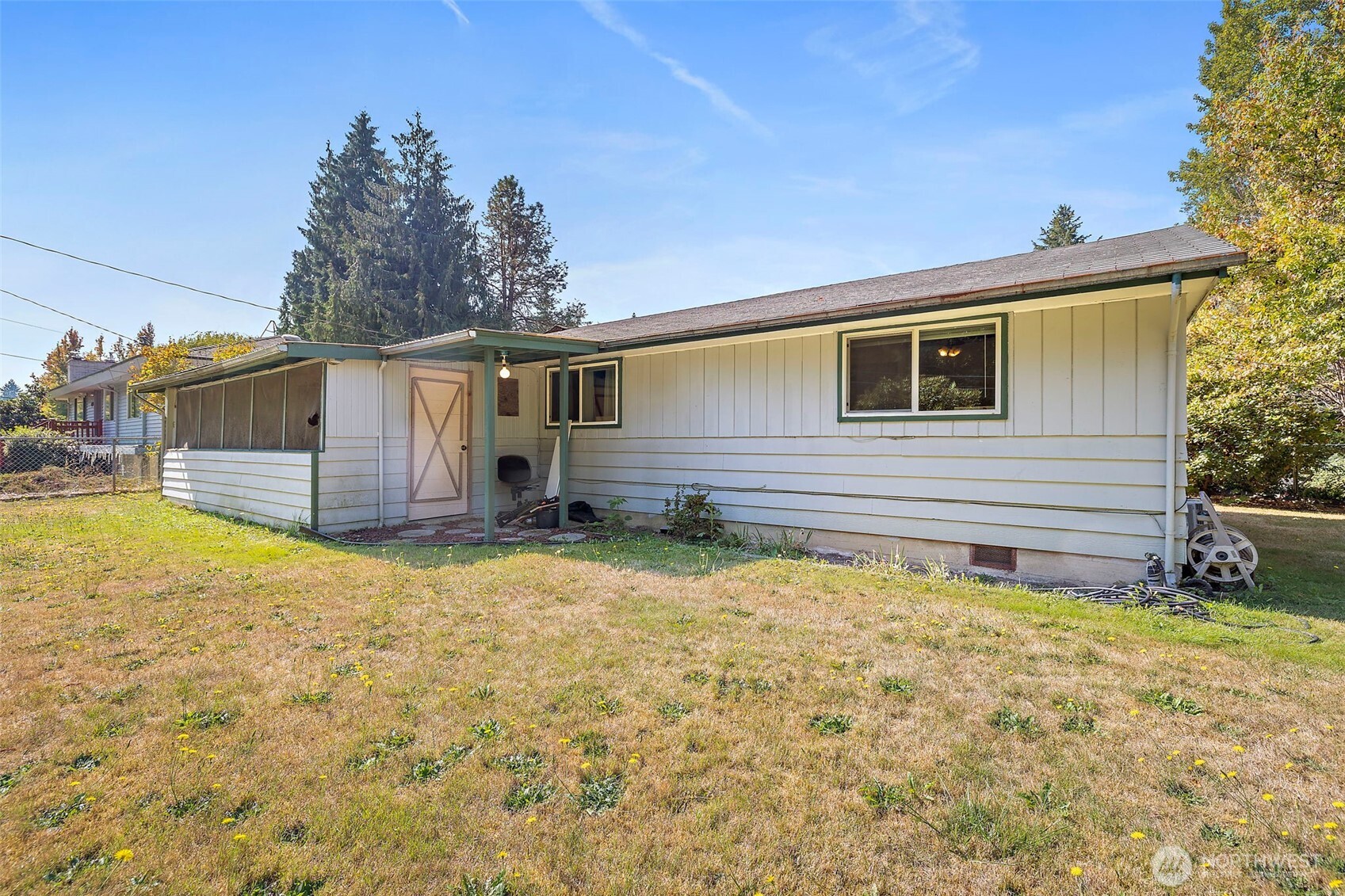 13435 Patriot Way Renton, WA 98059 - Photo 28 of 36 a backyard of a house