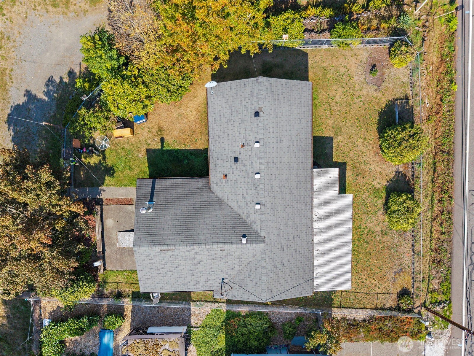 13435 Patriot Way Renton, WA 98059 - Photo 35 of 36 an aerial view of a house with a yard