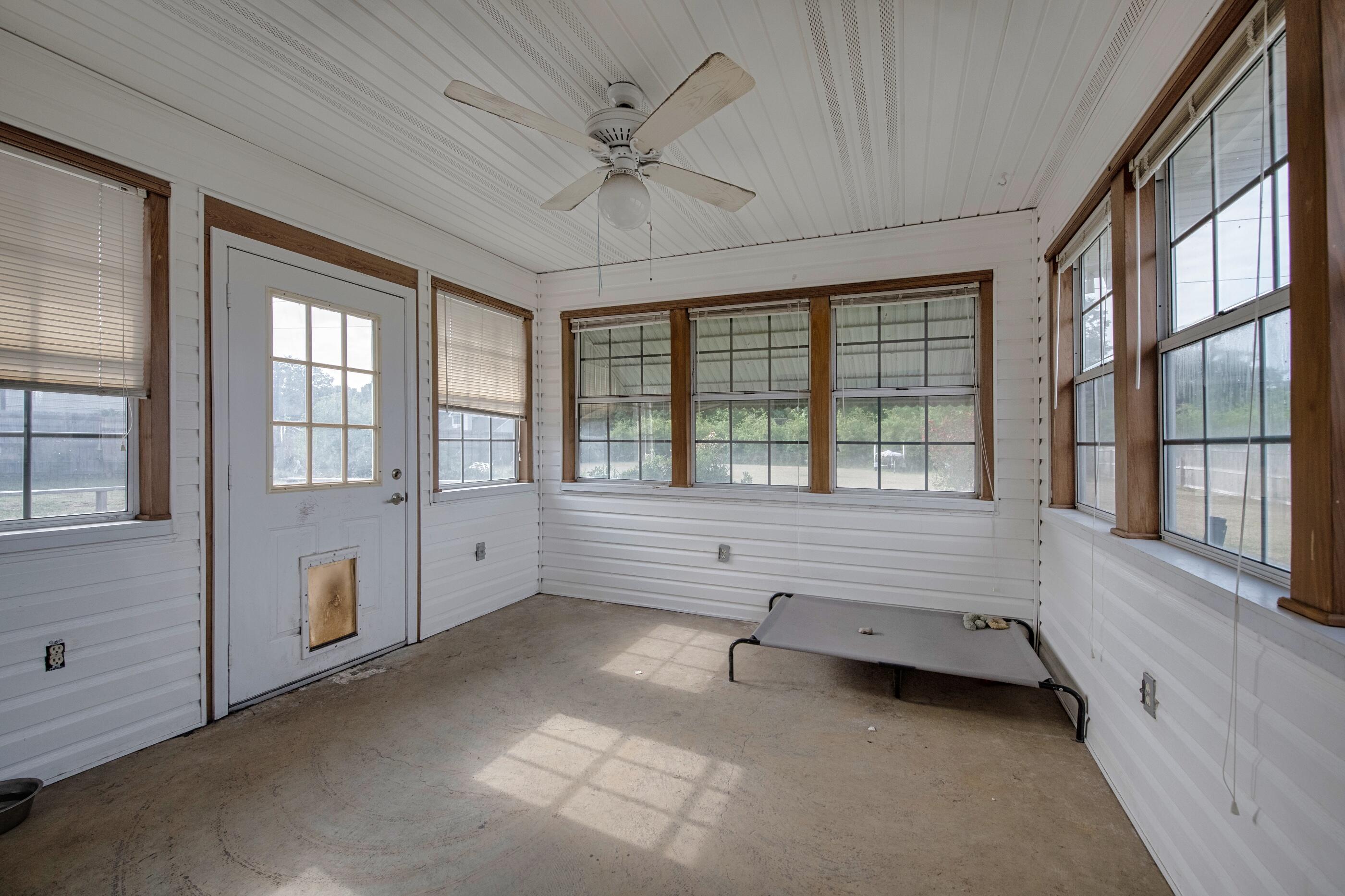 2788 Keats Drive Crestview, FL 32539 - Photo 26 of 32 a view of an empty room with a window