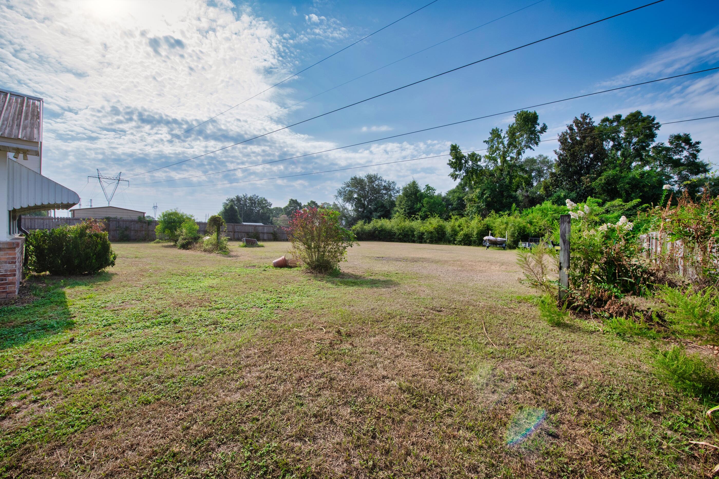 2788 Keats Drive Crestview, FL 32539 - Photo 27 of 32 a backyard of a house with lots of green space