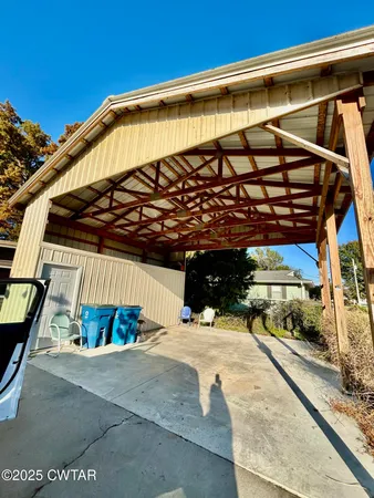 a view of a large tree in a backyard