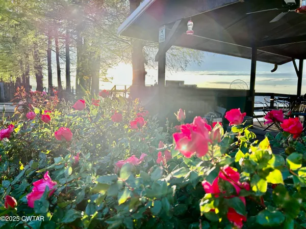 $362,500 | 845 Lake Drive, Hornbeak, TN 38232