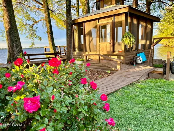 $362,500 | 845 Lake Drive, Hornbeak, TN 38232