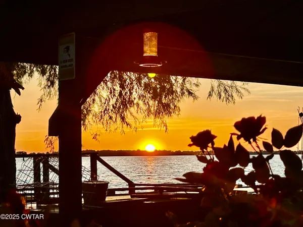 $362,500 | 845 Lake Drive, Hornbeak, TN 38232