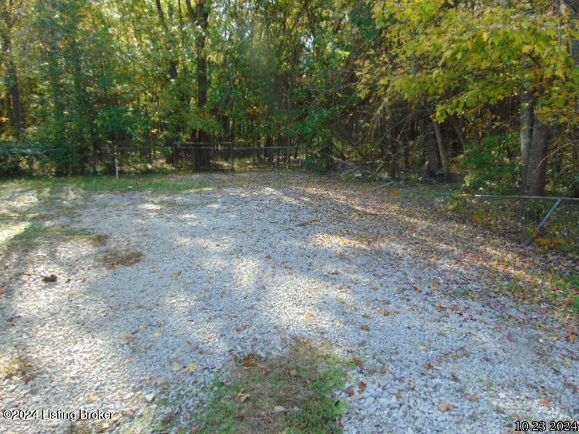 825 West Blue Lick Road Shepherdsville, KY 40165 - Photo 14 of 17 011