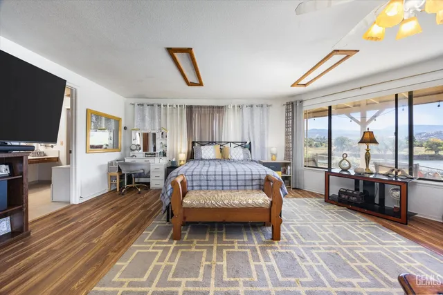 a view of a livingroom with storage space