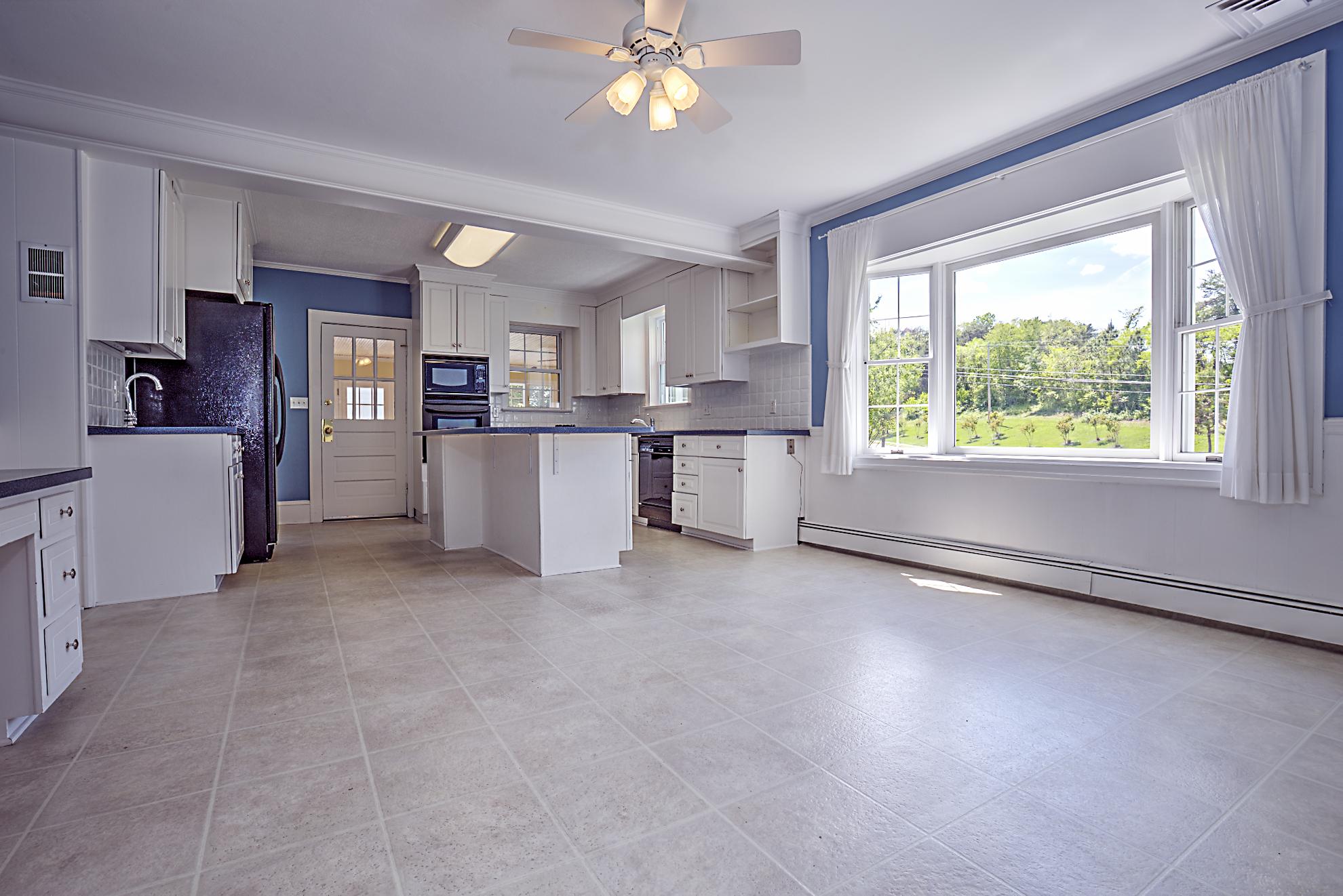 1640 Persinger Road Southwest Roanoke, VA 24015 - Photo 16 of 63 Kitchen1