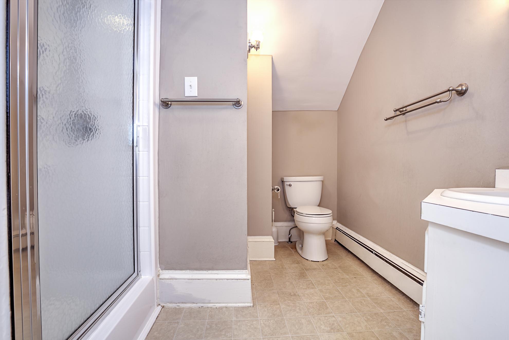 1640 Persinger Road Southwest Roanoke, VA 24015 - Photo 33 of 63 MainLevelBath1