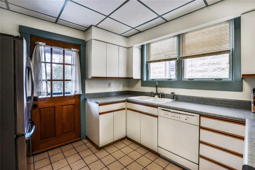 226 Ridgewood Avenue Pittsburgh, PA 15229 - Photo 7 of 25 Gallery Image 7