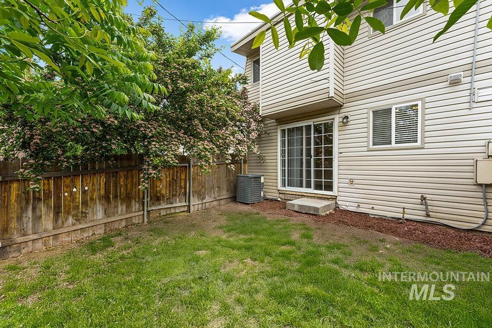 4806 Richardson Street Boise, ID 83705 - Photo 15 of 19 View of yard