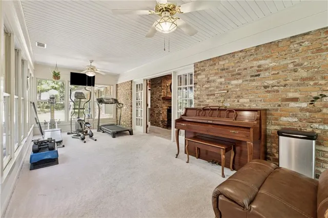 a view of a livingroom with furniture and a ceiling fan