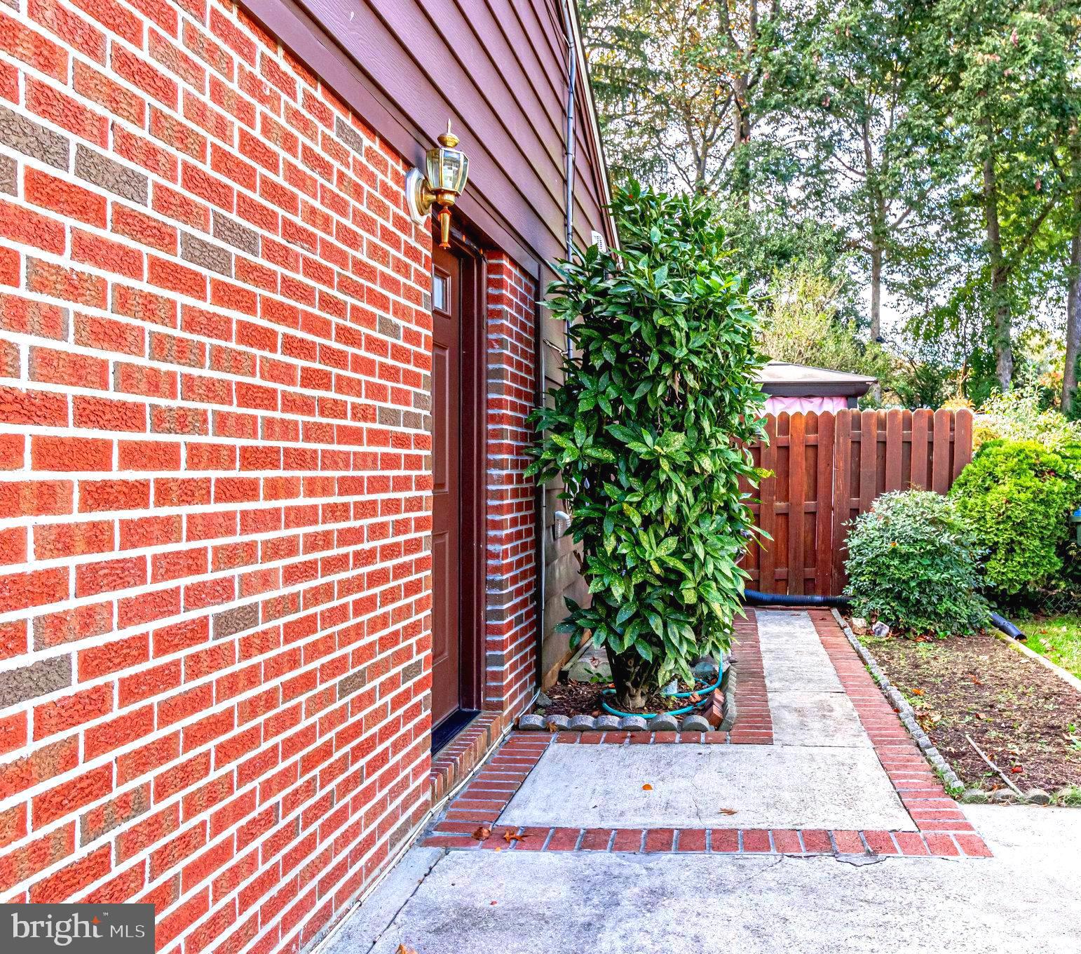 5213 Light Street Springfield, VA 22151 - Photo 4 of 31 Side enterance