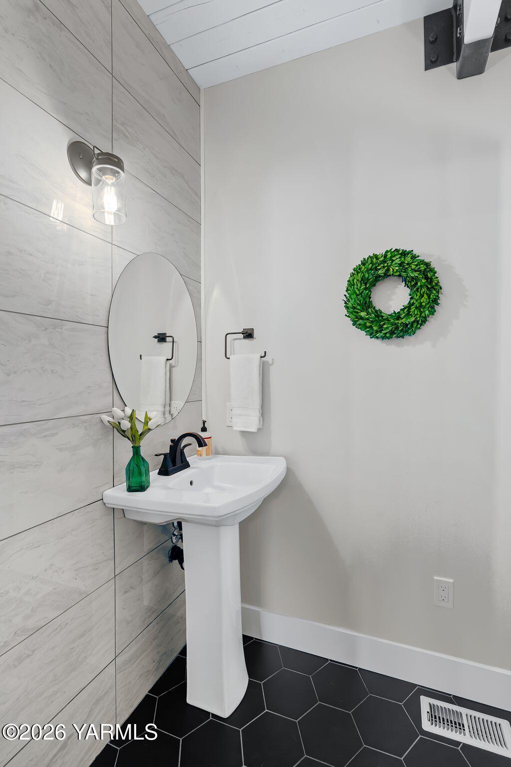 491 Elliott Road Cowiche, WA 98923 - Photo 30 of 56 First Guest Bathroom