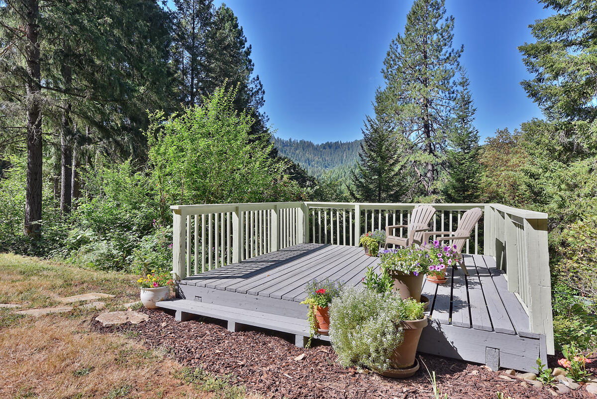 1090 Tunnel Road Glendale, OR 97442 - Photo 26 of 53 25