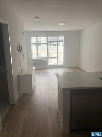 $2,100 | 300 State Street, Hackensack, NJ 07601