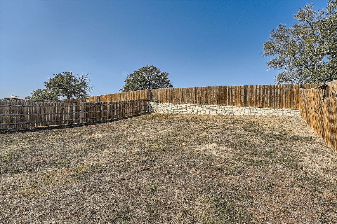 6404 Diamondleaf Bend Austin, TX 78724 - Photo 23 of 29 View of fenced backyard
